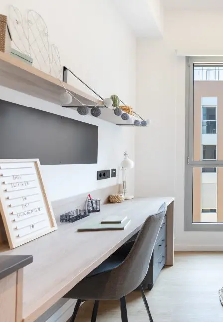 escritorio residencia universitaria Barcelona