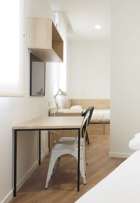 Escritorio residencia universitaria San Mamés