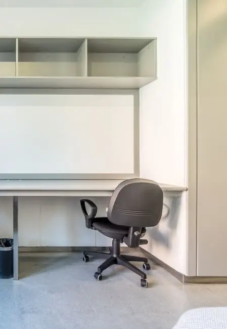 Escritorio residencia universitaria Burgos San Agustín