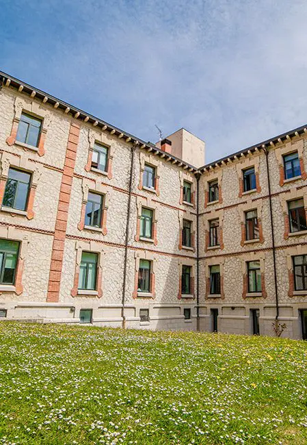 Vista exterior residencia universitaria en Burgos