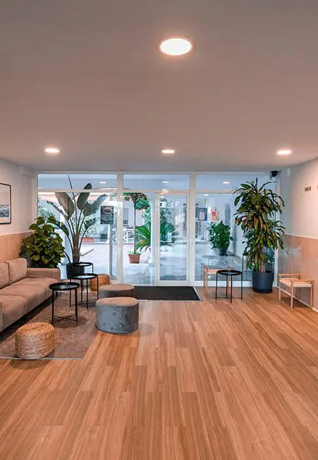 Lobby residencia univarsitaria en Málaga