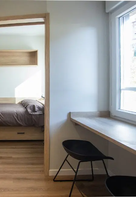 Habitación individual cocina compartida detalle barra residencia Bilbao