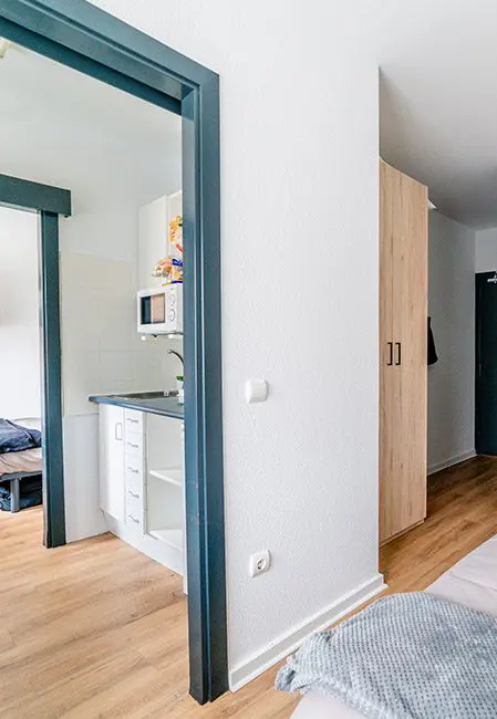 vista cocina habitación individual cocina compartida residencia universitaria en Logroño