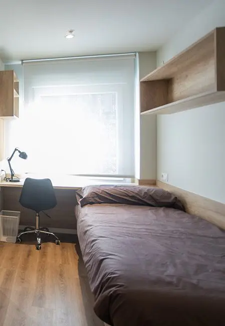 Habitación individual cocina compartida vista general residencia Bilbao