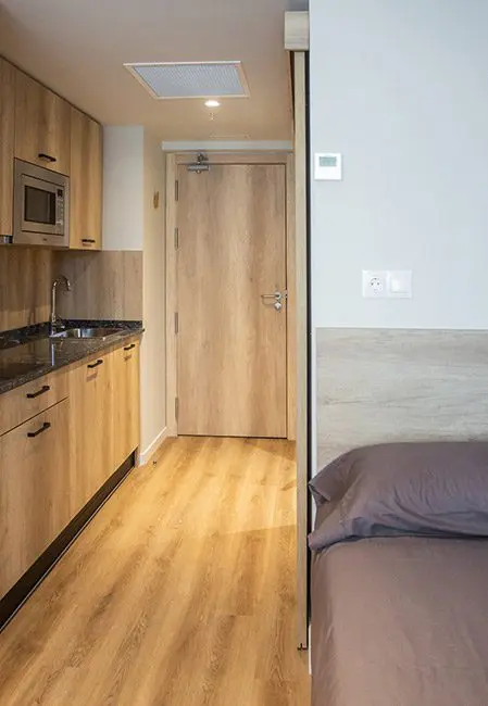 Vista general habitación individual residencia estudiantes Bilbao
