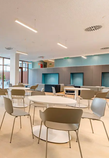 Lobby residencia universitaria en Avenida del Puerto, Valencia