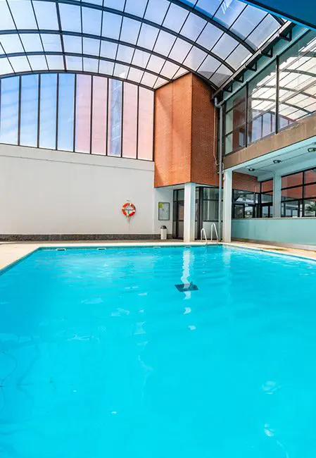 Piscina residencia universitaria en Rector Estanislao del Campo, Sevilla