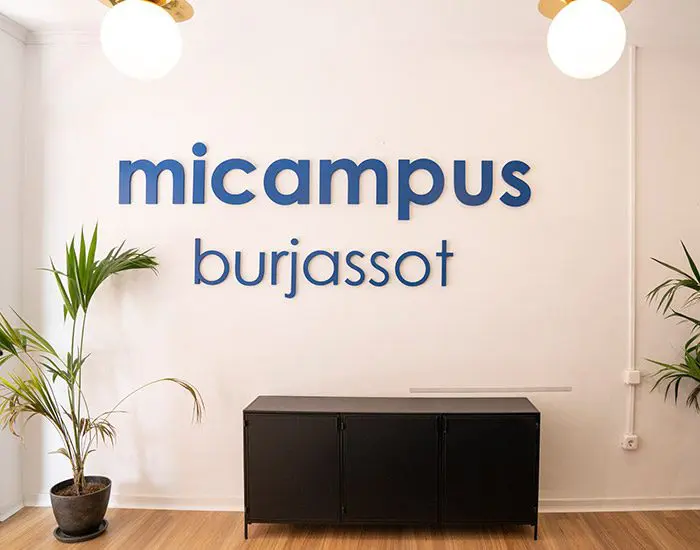 Visita zonas comunes residencia universitaria en Burjassot