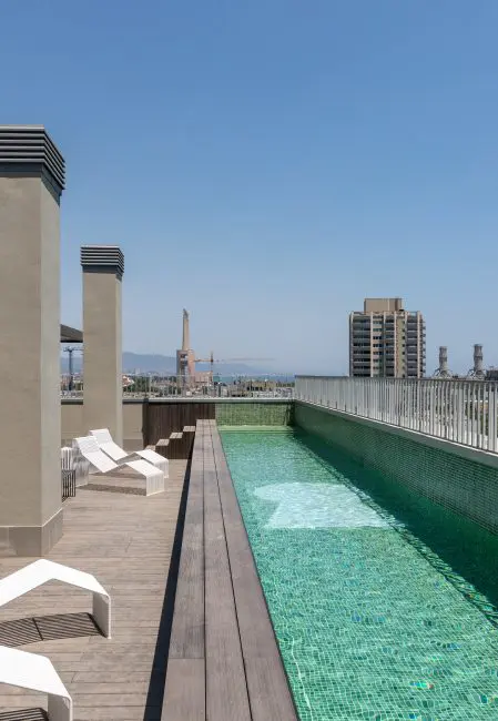 Piscina en la residencia de estudiantes Barcelona