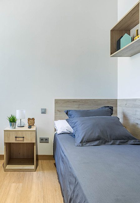 Detalle cama habitación individual residencia en Aranjuez
