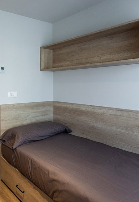 Cama habitación individual residencia estudiantes Bilbao