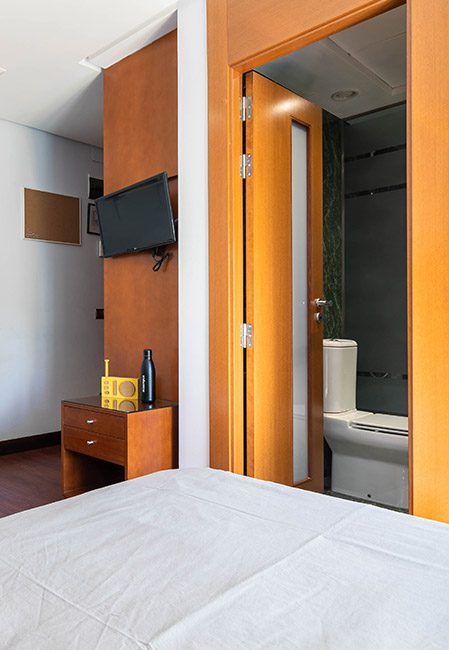 Vista baño habitación individual premium residencia universitaria en Aranjuez